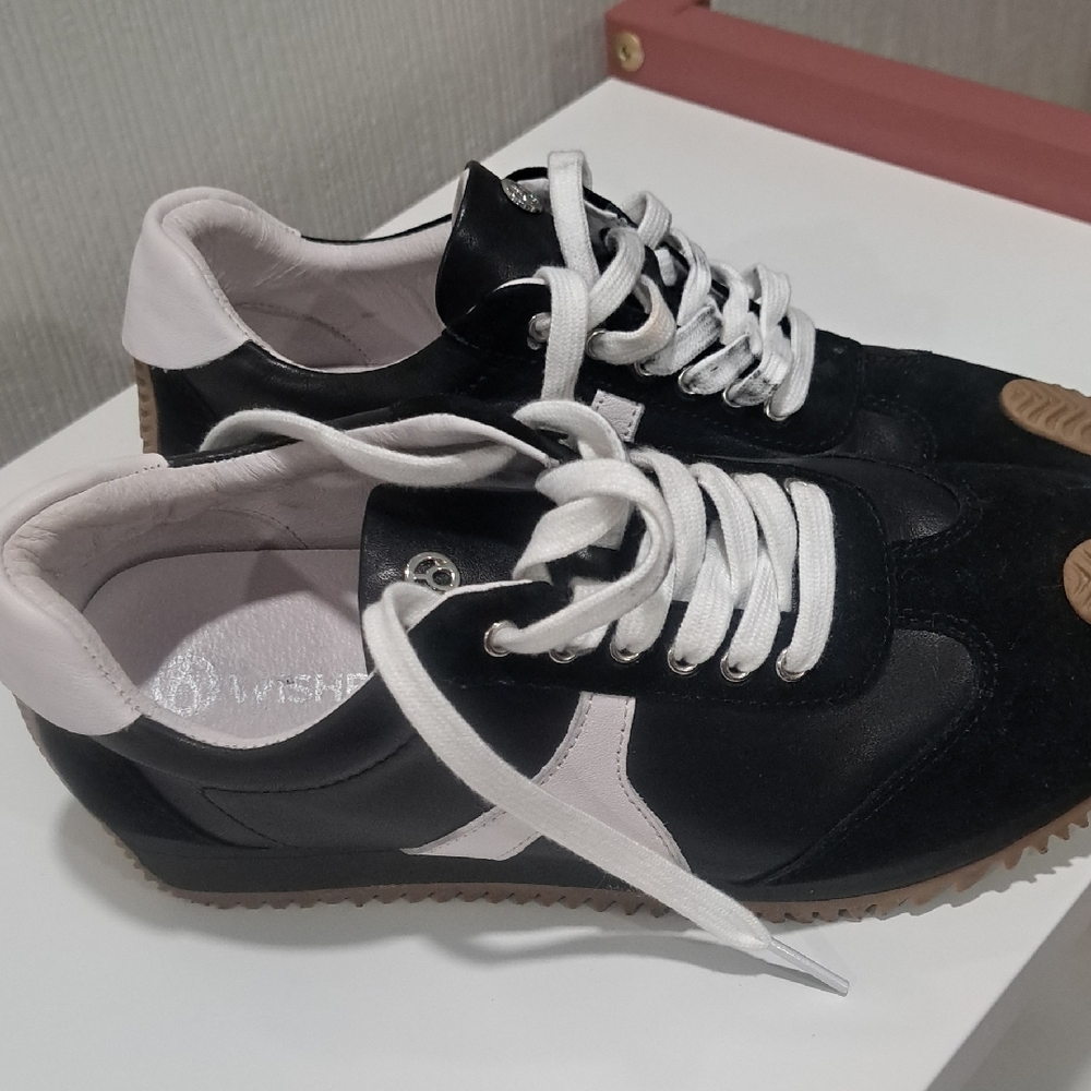 Wishbone Black and White Women's Sneakers